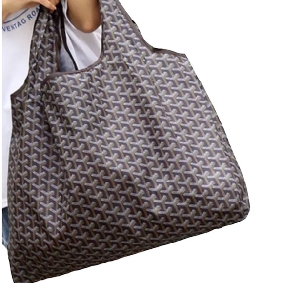 Stylish, Designer Print Reusable, Foldable Shopping Tote Bag - Black Design - Picture 1 of 3